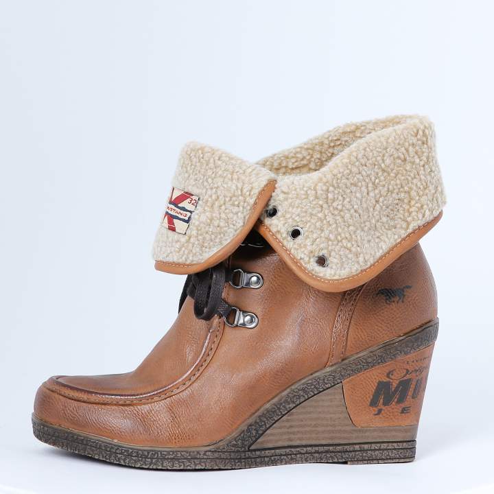 Mustang Damen Wedge Boot Braun
